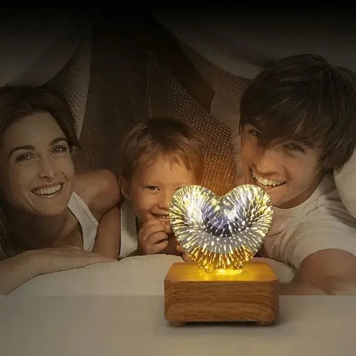 Familie mit 3D Herz Lampe als warmes Nachtlicht
