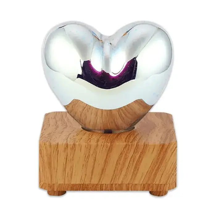 3D Herz Lampe silbern mit Holzsockel – ausgeschaltet